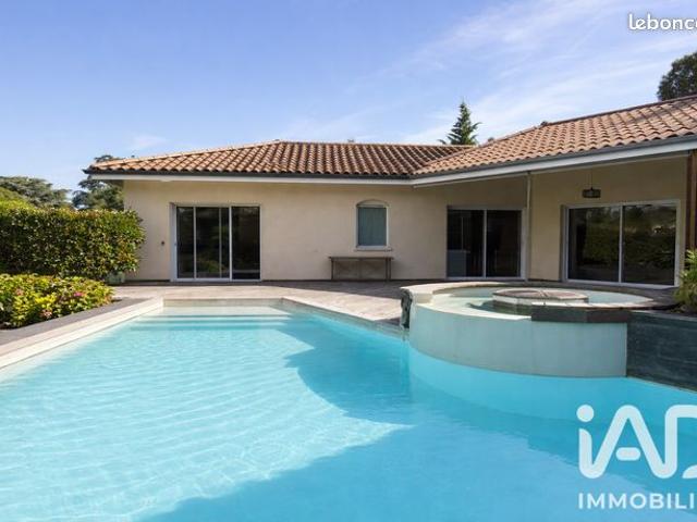 Maison familiale 7 pièces 331 m²
