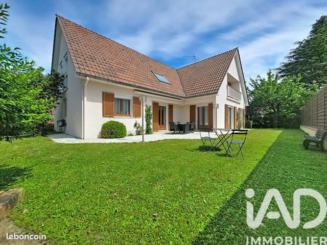 Maison familiale 8 pièces 245 m²