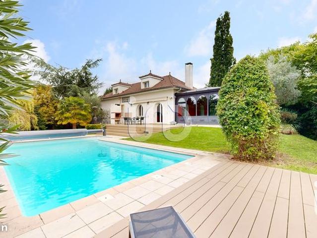 Maison familiale 8 pièces 280 m²