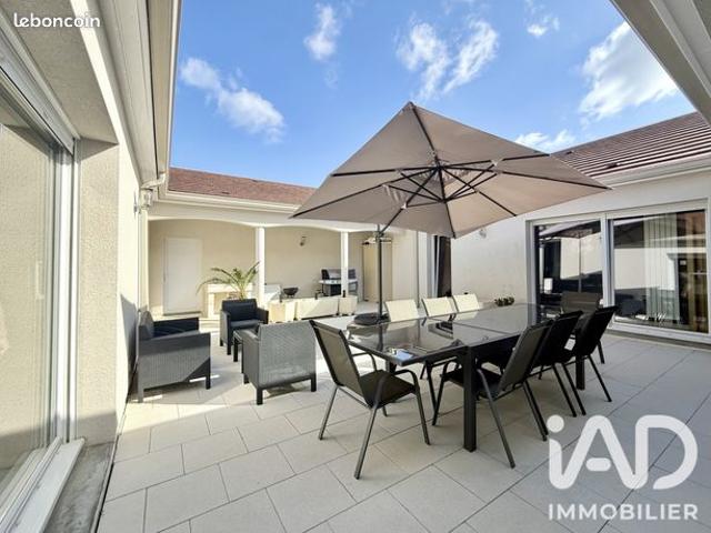 Maison familiale 8 pièces 208 m²