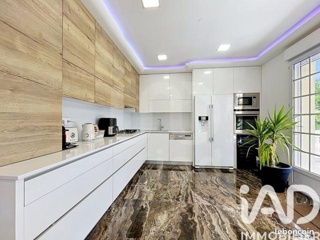 Maison familiale 8 pièces 313 m²