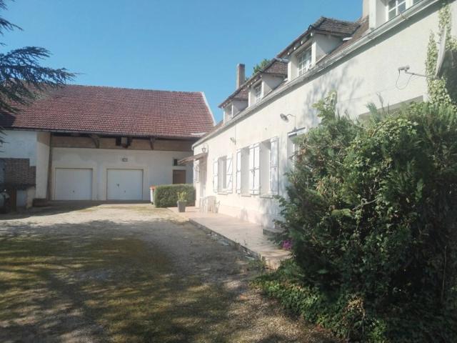 MAISON FAMILIALE 8 PIÈCES, 5 CHAMBRES, DÉPENDANCES, TERRAIN