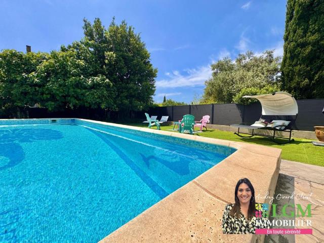 Maison familiale, 930m2 de terrain divisible, 5 chambres, appartement T2 indépendant, garage, piscine