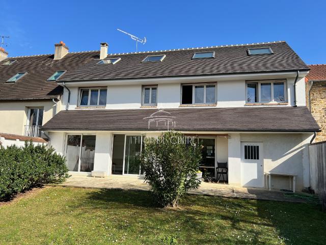 Maison Familiale 9 Pièces avec Jardin