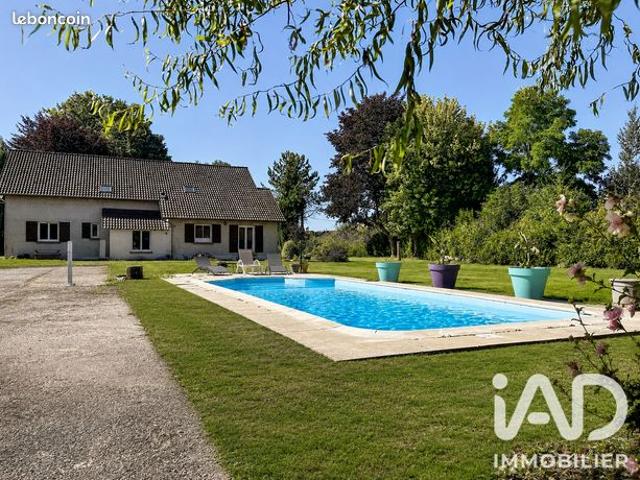 Maison familiale 9 pièces 270 m²