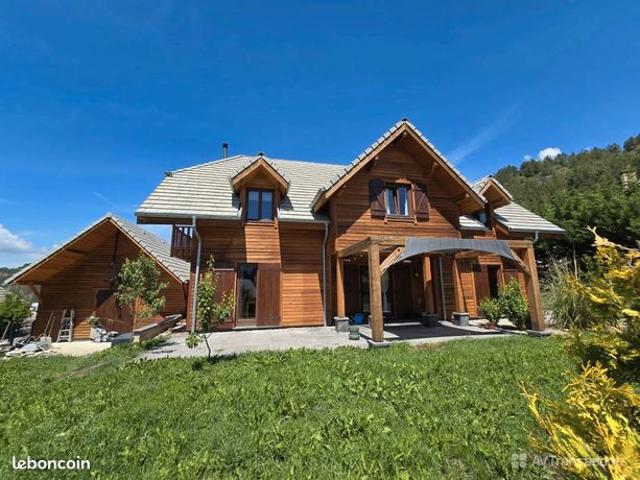 Maison familiale 9 pièces – 288 m² – Vue montagne