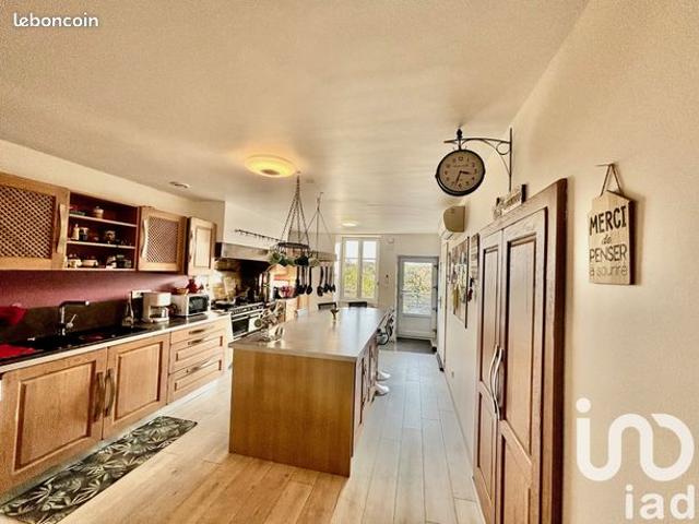 Maison familiale 9 pièces 298 m²