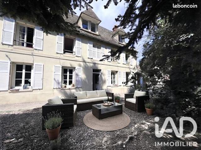 Maison familiale 9 pièces 211 m²