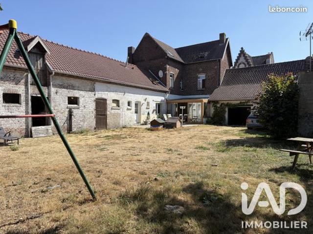 Maison familiale 9 pièces 211 m²