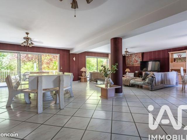 Maison familiale 9 pièces 440 m²