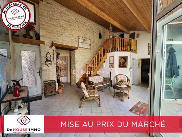 Maison Famille, Amis, Colloc, pêcheur et amoureux de nature dans le centre bourg toutes commodités. 131 m² – 5 min de la gare TER à pied Pamproux