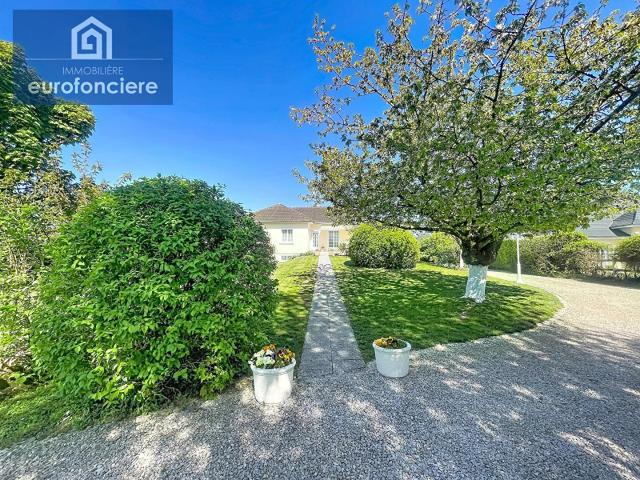 MAISON FAMLLIALE ST LYE