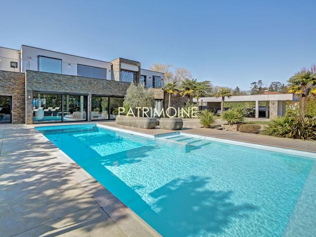 Maison Feucherolles 9 pièce s 837.62 m2