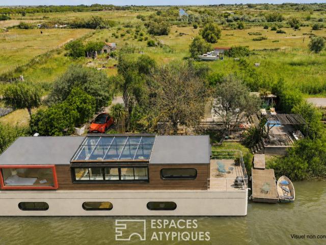 Maison flottante d'exception esprit loft en petite Camargue