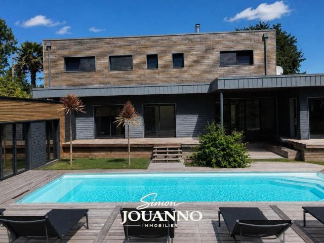 Maison haut de gamme en ossature bois avec piscine 200m² Peumérit