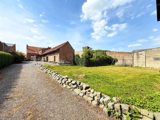 Maison + hangar sur près de 4000 m² de terrain