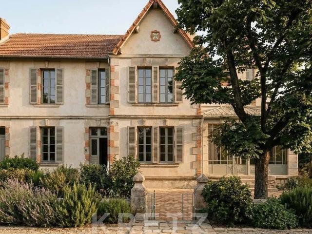 Maison historique à rénover en plein coeur du village 300m² Saint Rémy de Provence