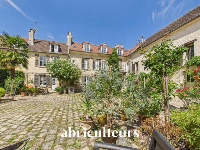 Maison Historique de Charme 103 m² – Cour Pavée & Terrasse –. 103m² Le Pecq