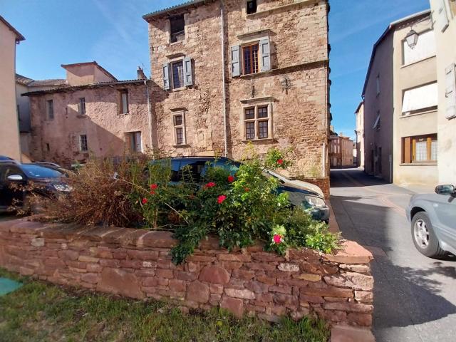 Maison historique du Xiv ème Siècles avec sa tour 75m² Vabres l'Abbaye