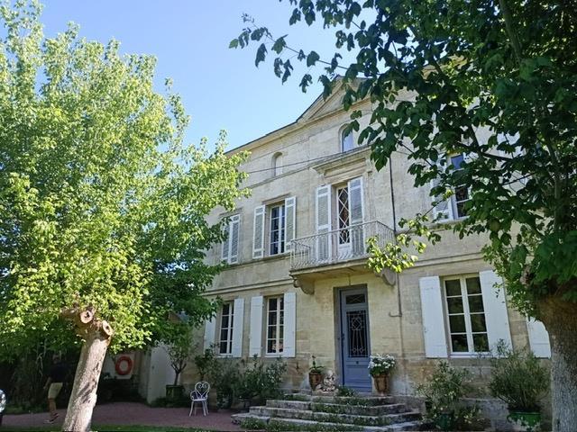 Maison historique en bord d'estuaire proche de Blaye 298m² Plassac