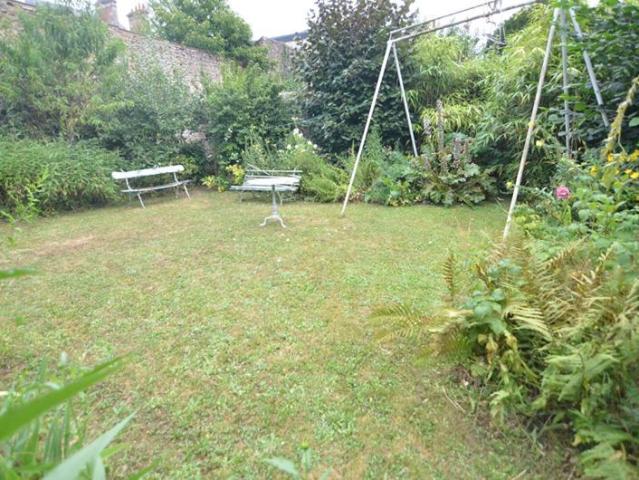 Maison hyper centre ville avec jardin