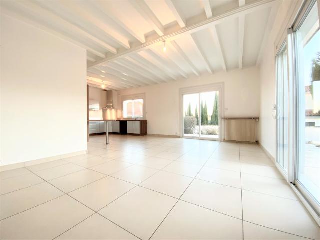 MAISON IMPECCABLE DANS SECTEUR RESIDENTIEL PROCHE DU CENTRE !