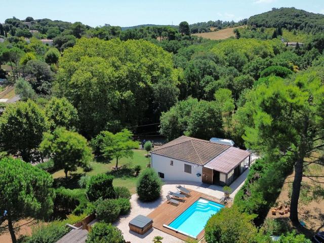 Maison impeccable de 3 chambres avec piscine – Un véritable. 107m² Alairac