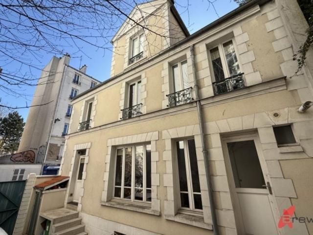 Maison Indépendante avec Cour & Potentiel Studio Paris 20 ?
