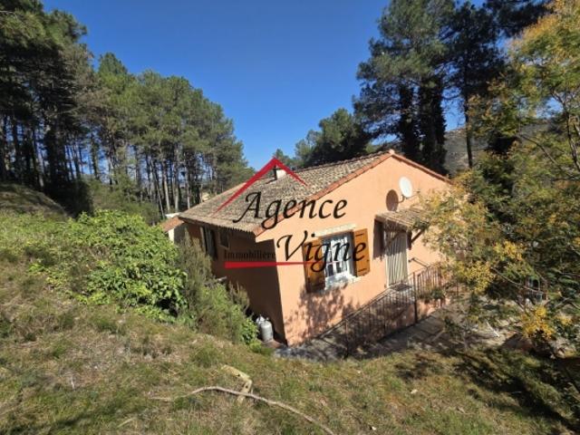 Maison indépendante avec grand terrain