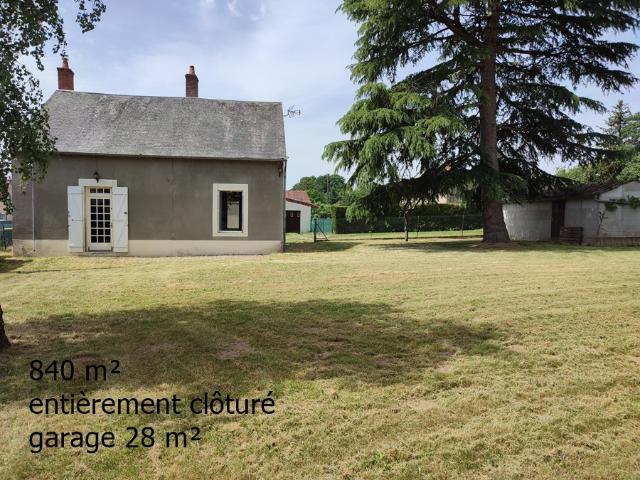 Maison indépendante avec terrain et garage à Torteron
