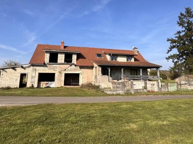 Maison indépendante à la lisière du village avec possibilités d'activités