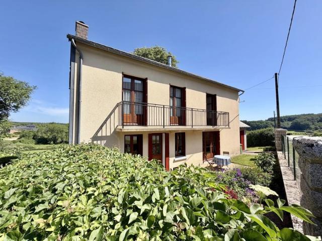 Maison indépendante à vendre avec une vue magnifique près du Lac des Settons