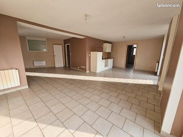 Maison indiv. 3 chs, Bureau, jardin poss. Garage