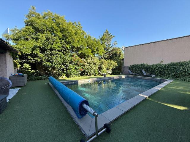 Maison individuelle Meublée quatre chambres avec piscine