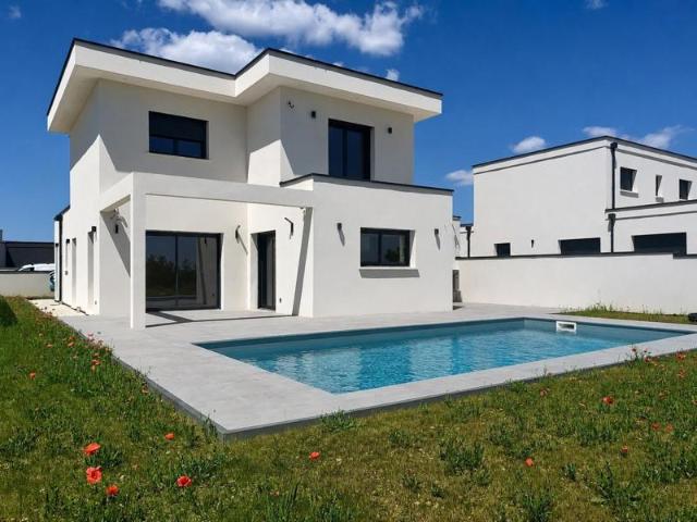 Maison individuelle neuve 140m² 5 pièces garage et piscine