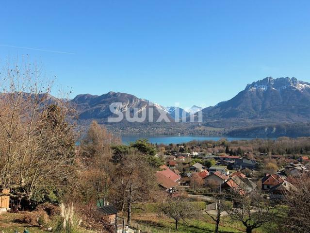 Maison individuelle offrant un panorama exceptionnel sur le lac et les massifs