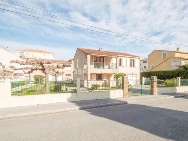 Maison individuelle au centre ville au calme