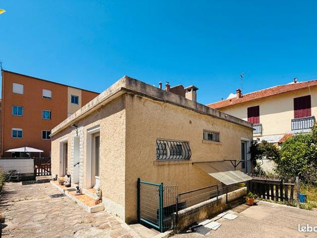 Maison individuelle au coeur du centre ville de Hyères Les Palmiers