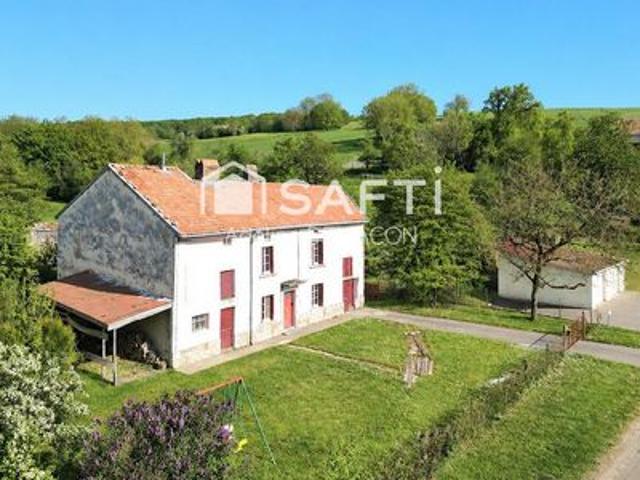 Maison individuelle avec ancienne écurie, garage, jardin et ruisseau