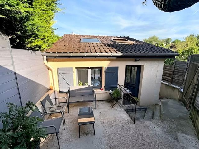Maison individuelle avec belles terrasses