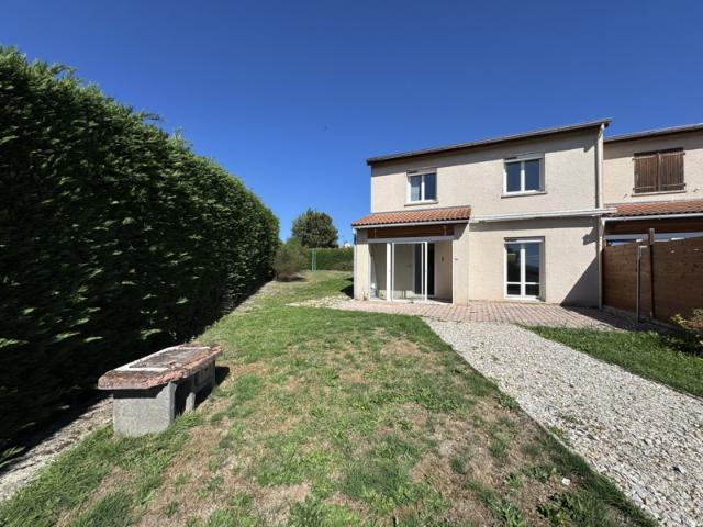 Maison individuelle avec garage et terrain