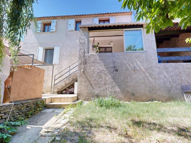 MAISON INDIVIDUELLE AVEC GARAGE, JARDIN ET CAVE