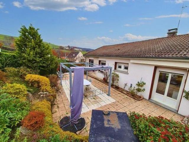 Maison individuelle, grand sous sol, vue dégagée, accès extérieur plain pied