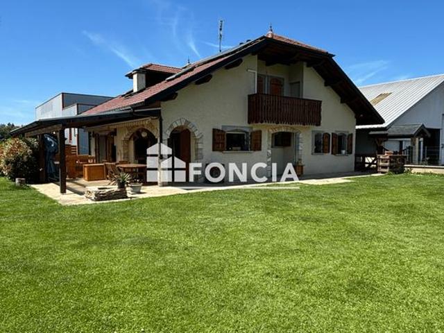 Maison individuelle avec hangar commercial