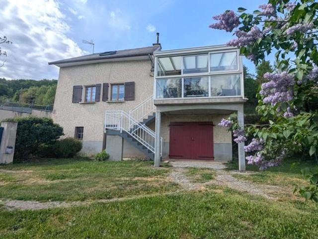 Maison individuelle avec jardin et annexes
