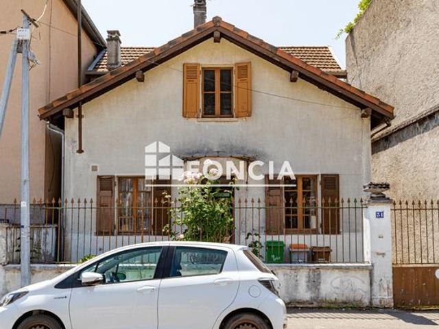 Maison individuelle avec jardin et grand garage à Grenoble – Fort potentiel