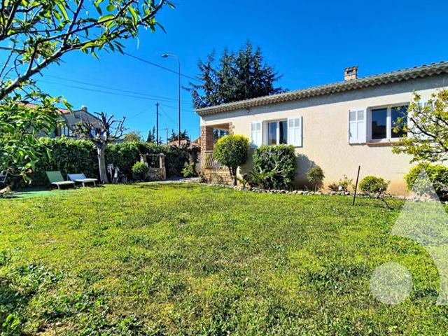Maison individuelle de plain pied avec jardin, garage et terrain piscinable