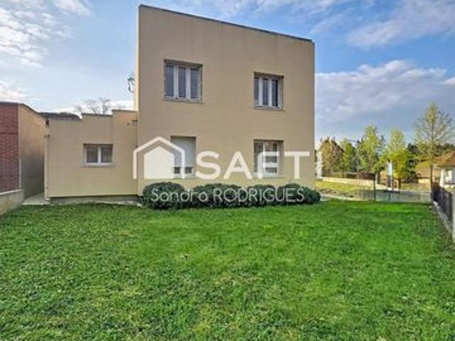 Maison individuelle avec jardin proche de l'axe Saint Quentin /Laon et à 3 min de l'A26