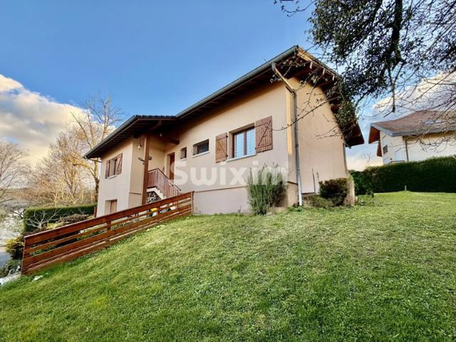 Maison individuelle avec sous sol complet, combles aménageables et grand terrain