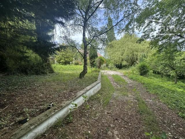 Maison individuelle avec sous sol total, grand terrain et potentiel constructible – Dhuisy